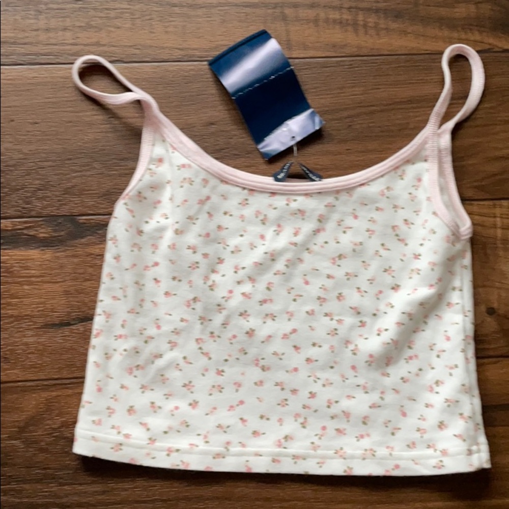 pink floral crop top from brandy melville! tags💗✨